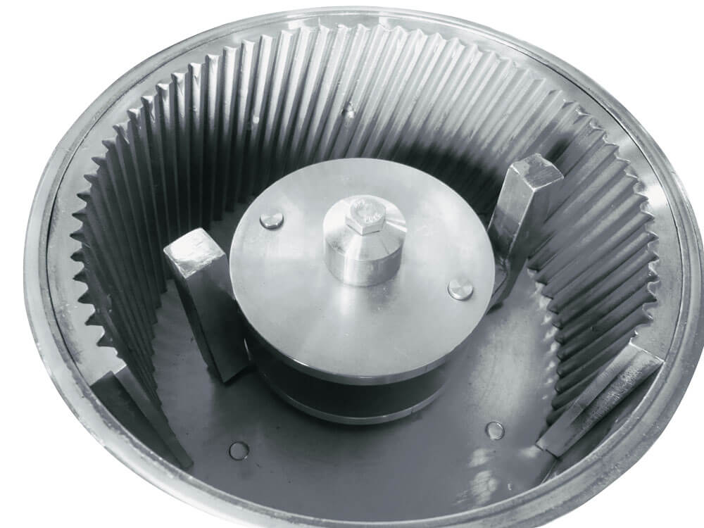 SVM-2 內部刀具:兩支。齒板為一體成形